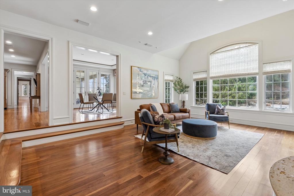 909 N PENN OAK