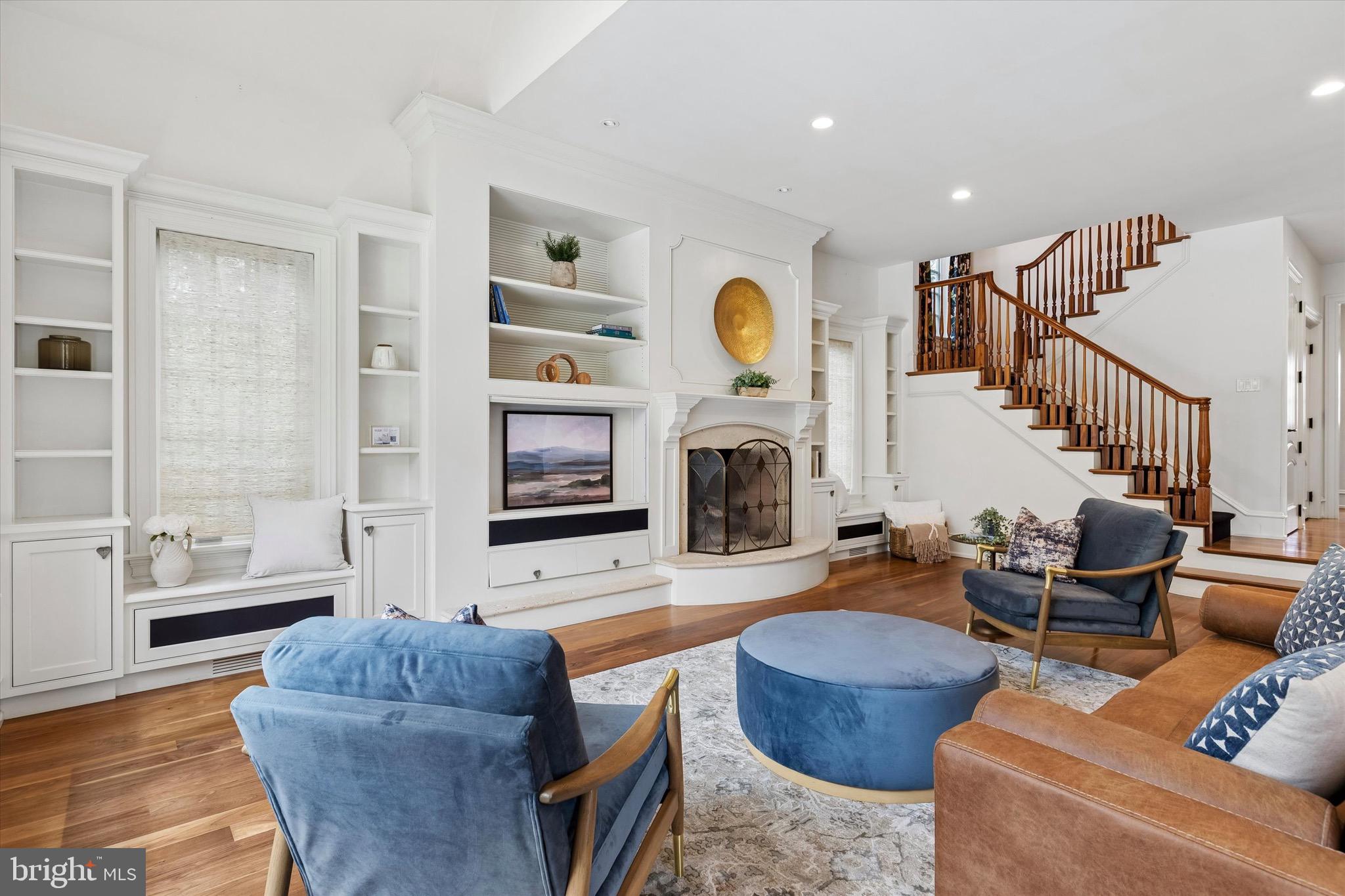 909 N PENN OAK