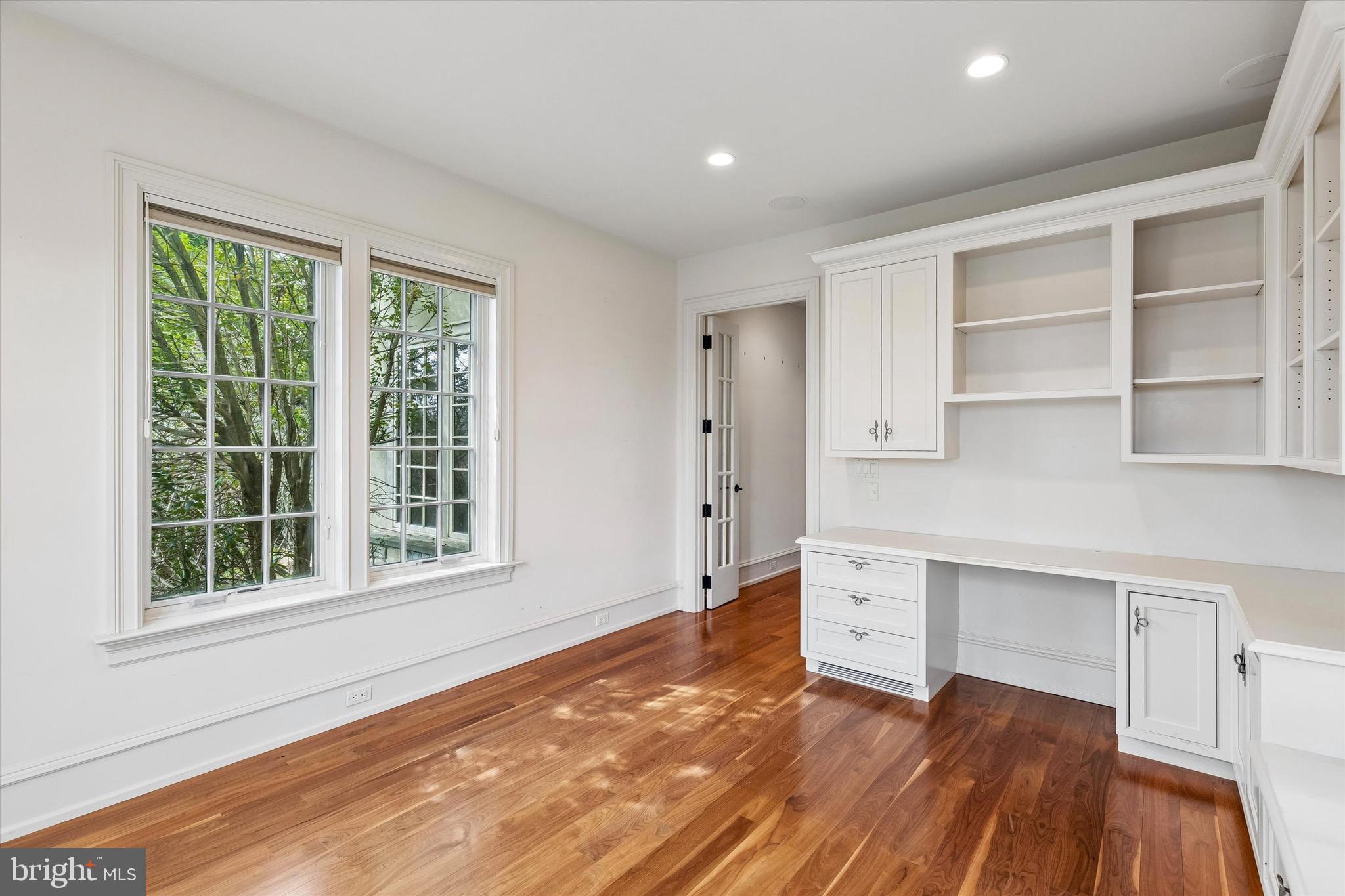 909 N PENN OAK