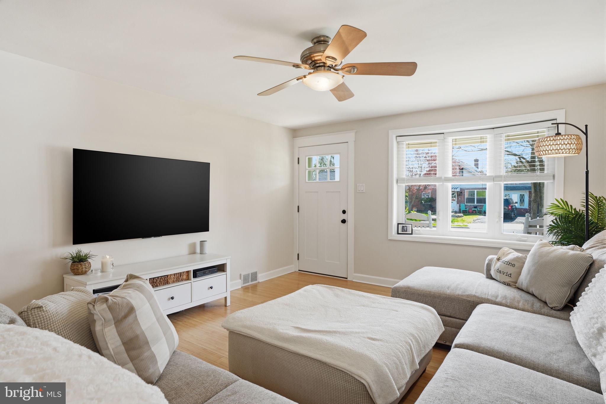 2057 PARKDALE AVENUE