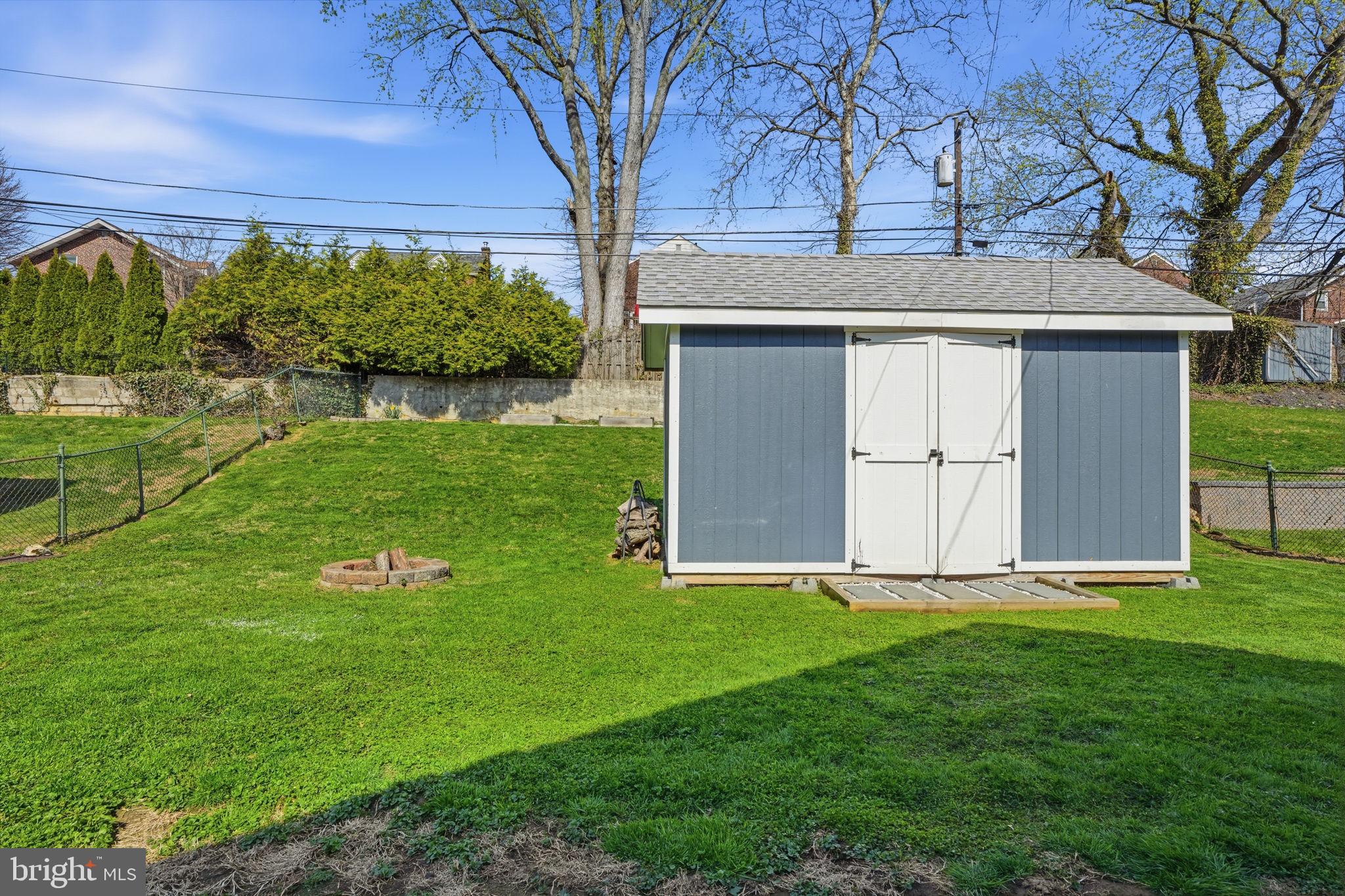 2057 PARKDALE AVENUE