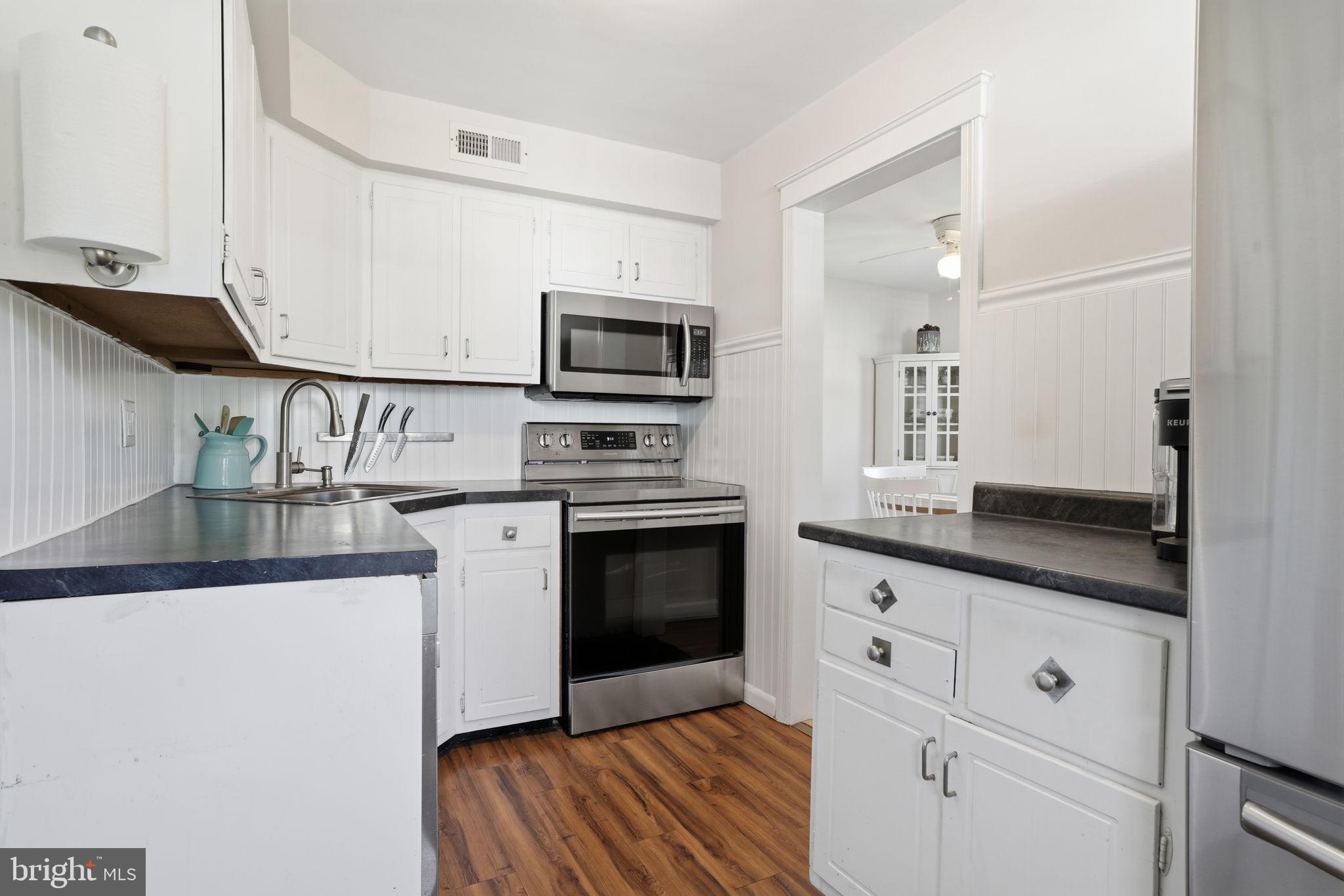 2057 PARKDALE AVENUE