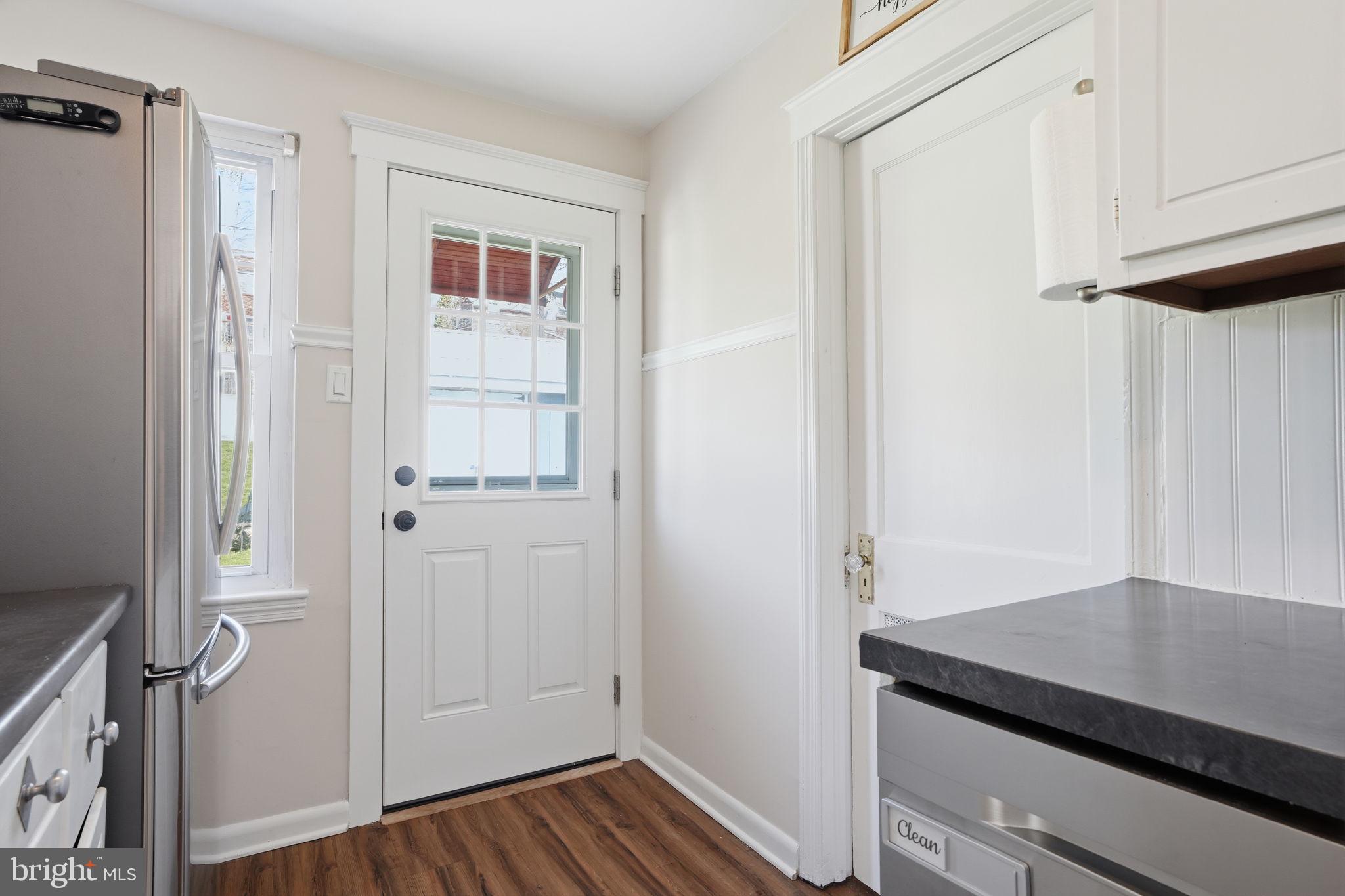 2057 PARKDALE AVENUE