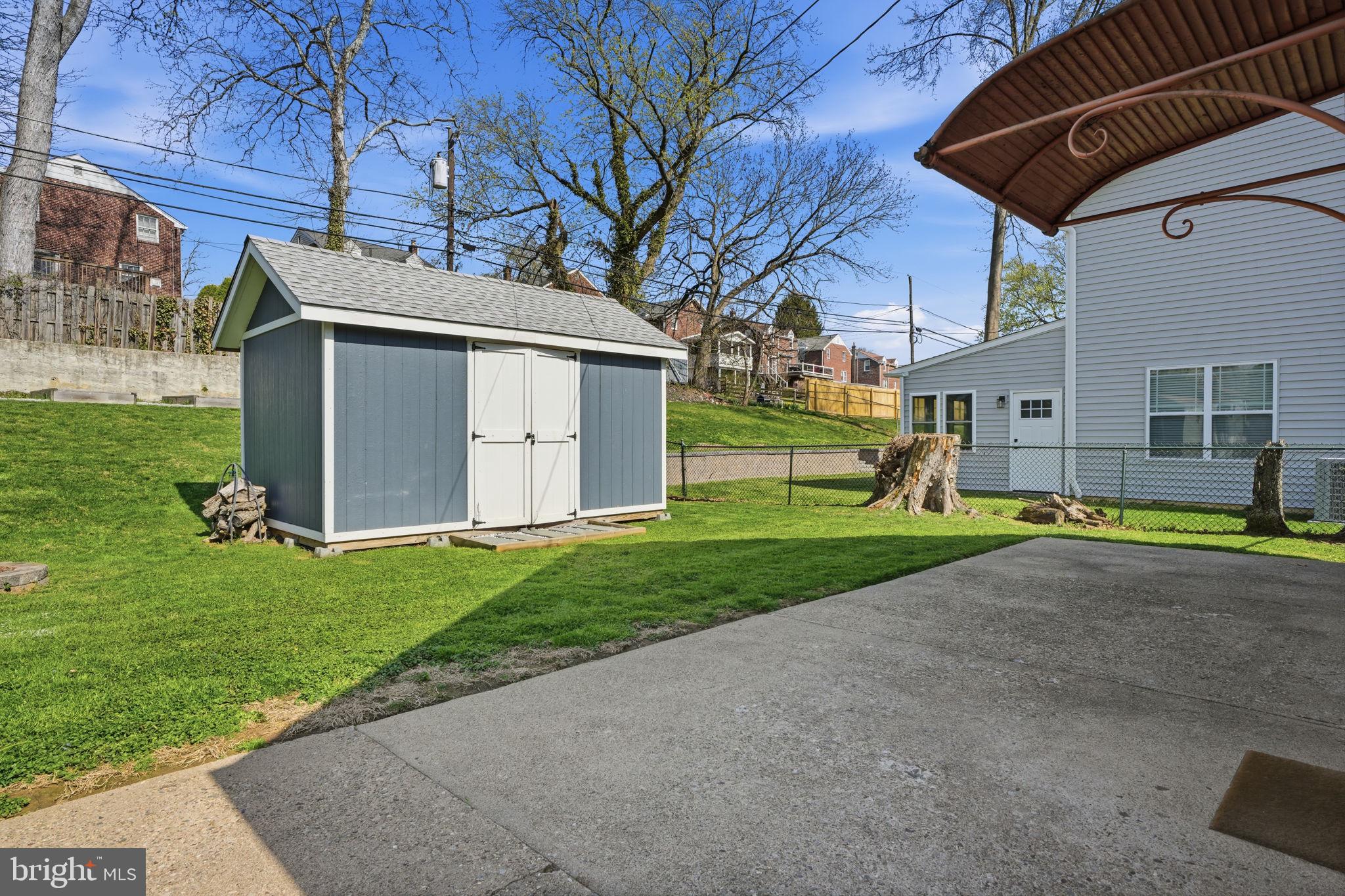 2057 PARKDALE AVENUE