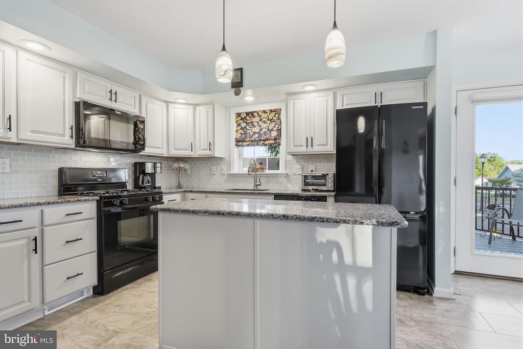 423 DELPHINIUM WAY