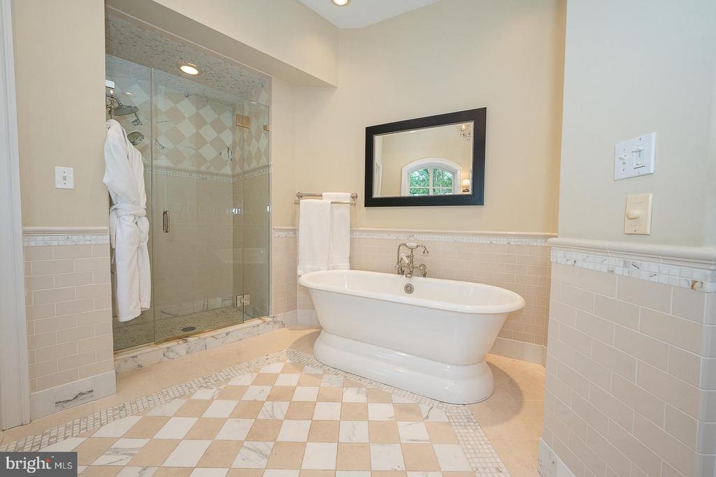 1122 BRYNLAWN ROAD