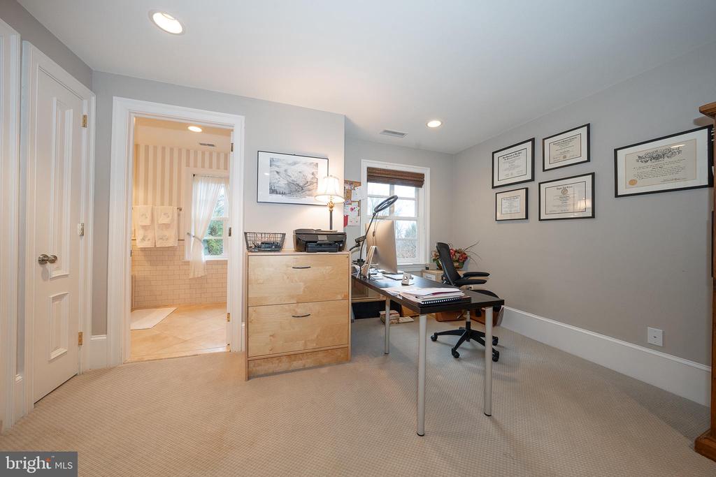1122 BRYNLAWN ROAD