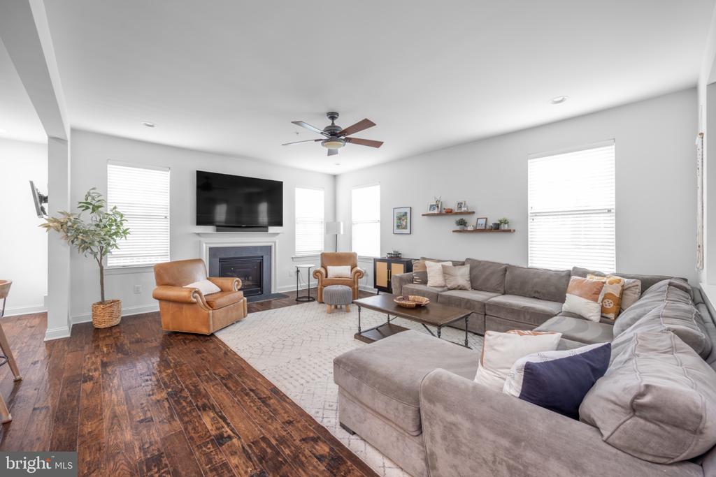 2004 PLEASANT VALLEY DRIVE