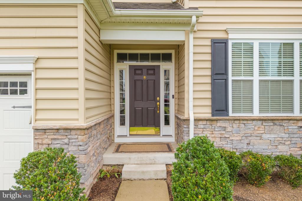 2004 PLEASANT VALLEY DRIVE