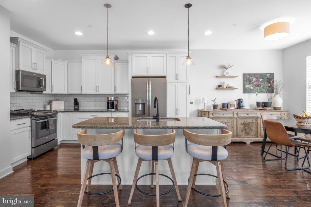 2004 PLEASANT VALLEY DRIVE