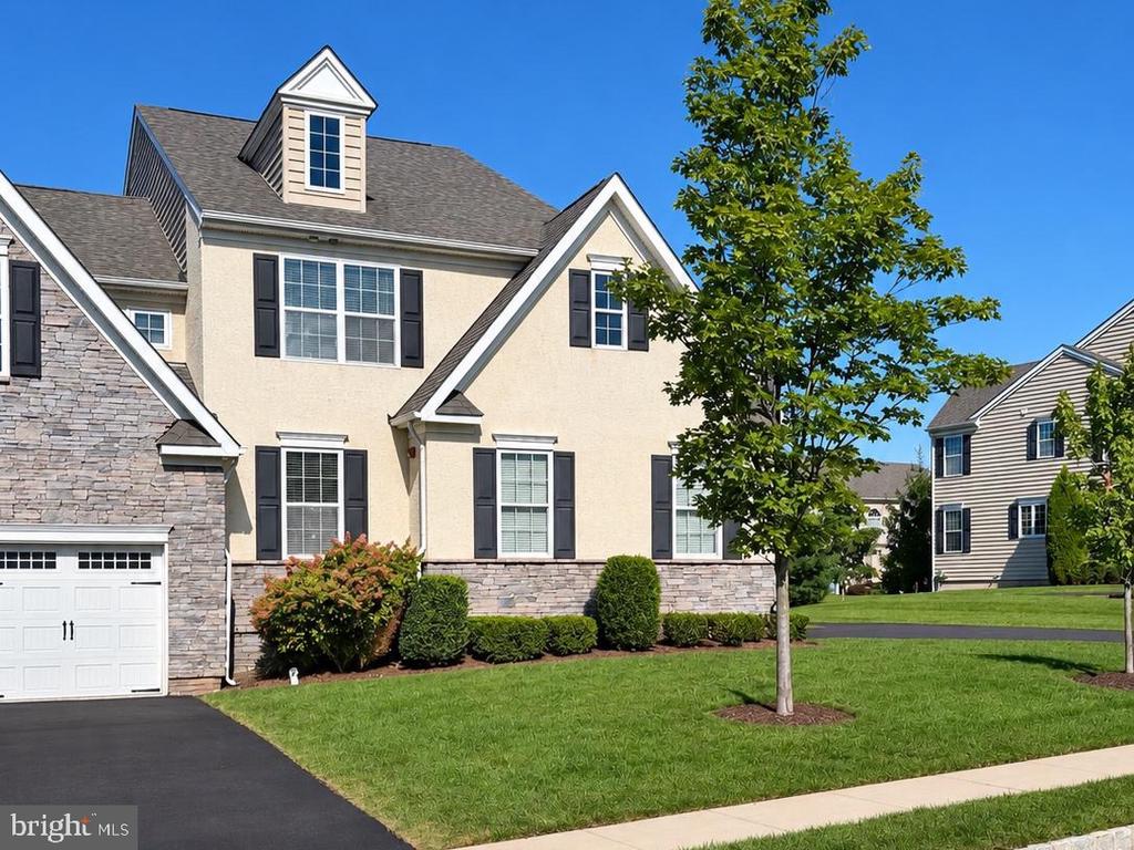 2004 PLEASANT VALLEY DRIVE