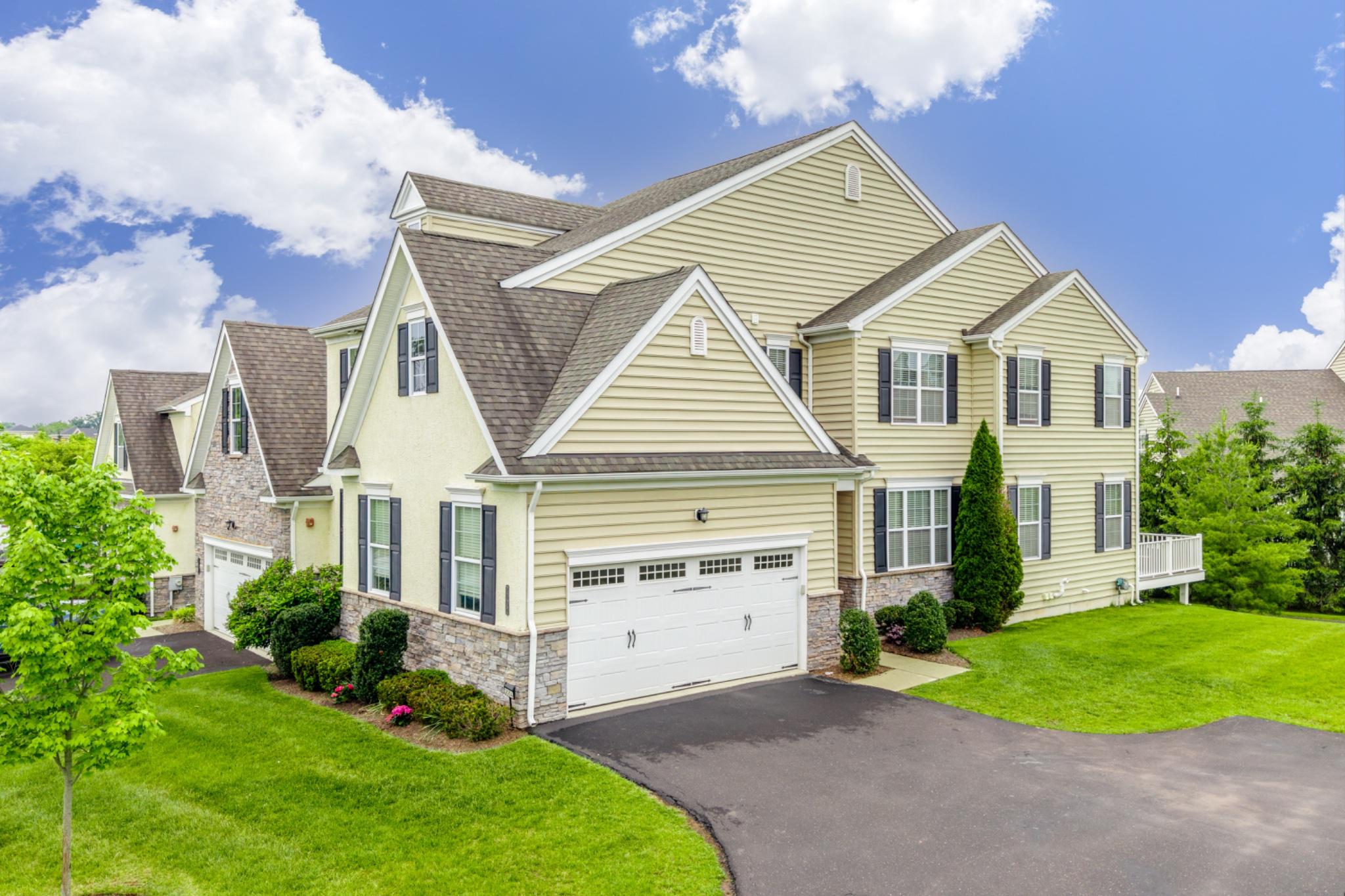 2004 PLEASANT VALLEY DRIVE