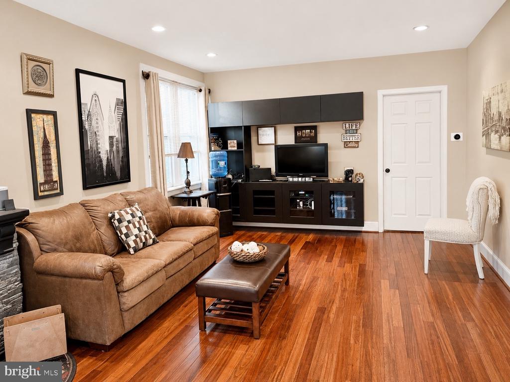 25 E GERMANTOWN PIKE Unit:           
