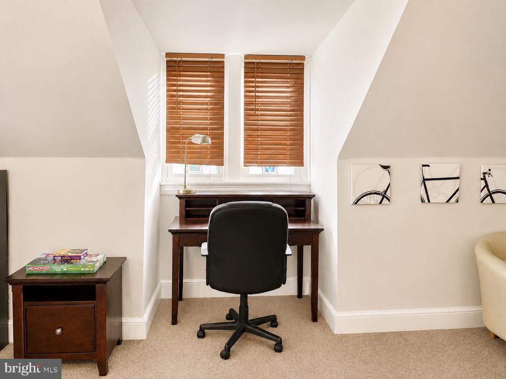 25 E GERMANTOWN PIKE Unit:           
