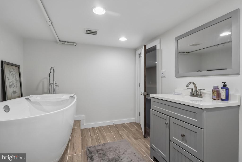 1813 FITZWATERTOWN ROAD