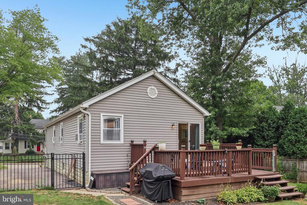 1813 FITZWATERTOWN ROAD