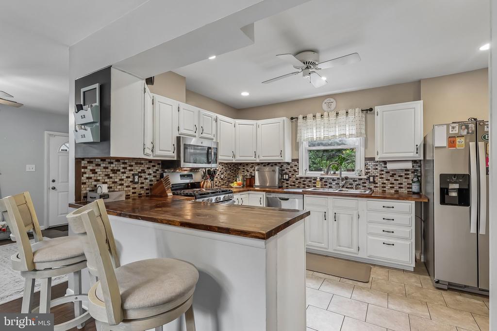 1813 FITZWATERTOWN ROAD