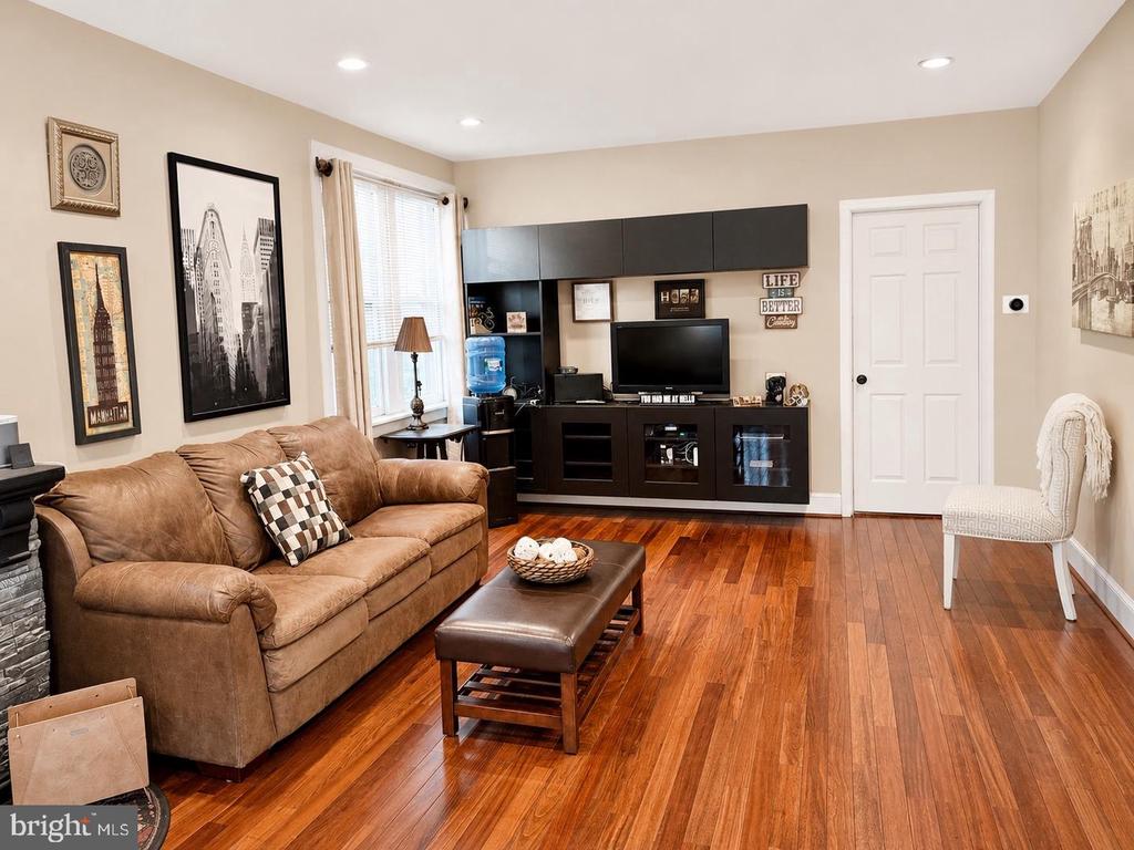 25 E GERMANTOWN PIKE Unit:           