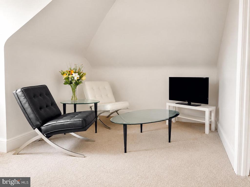 25 E GERMANTOWN PIKE Unit:           