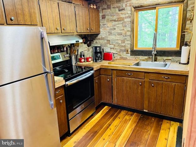 4158 HEMLOCK TRAIL
