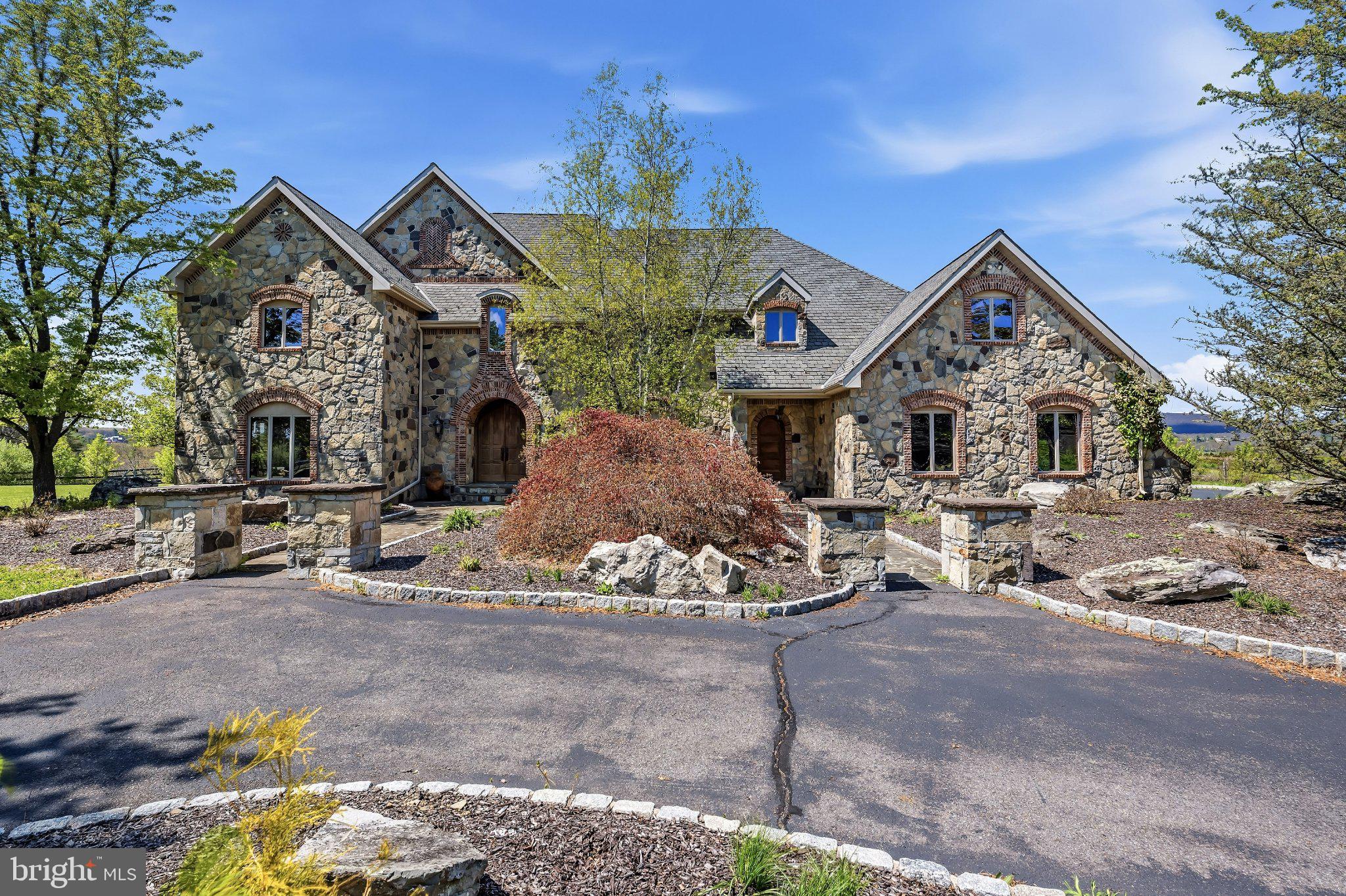 216 MERWINSBURG ROAD
