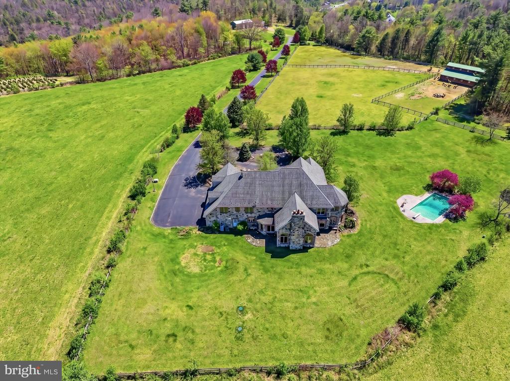 216 MERWINSBURG ROAD
