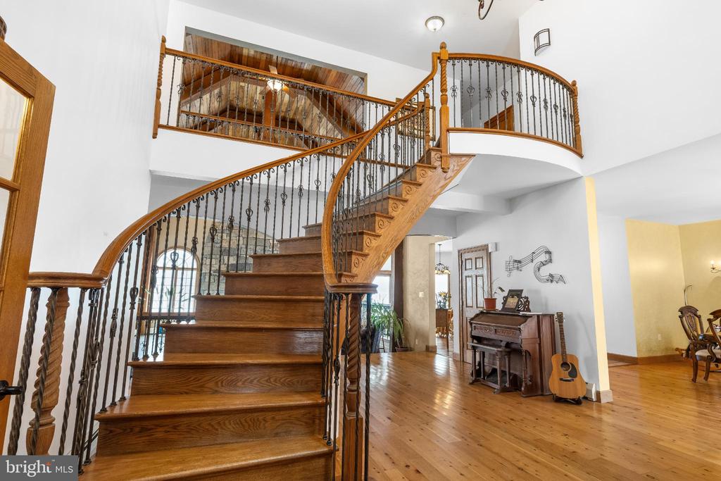 216 MERWINSBURG ROAD