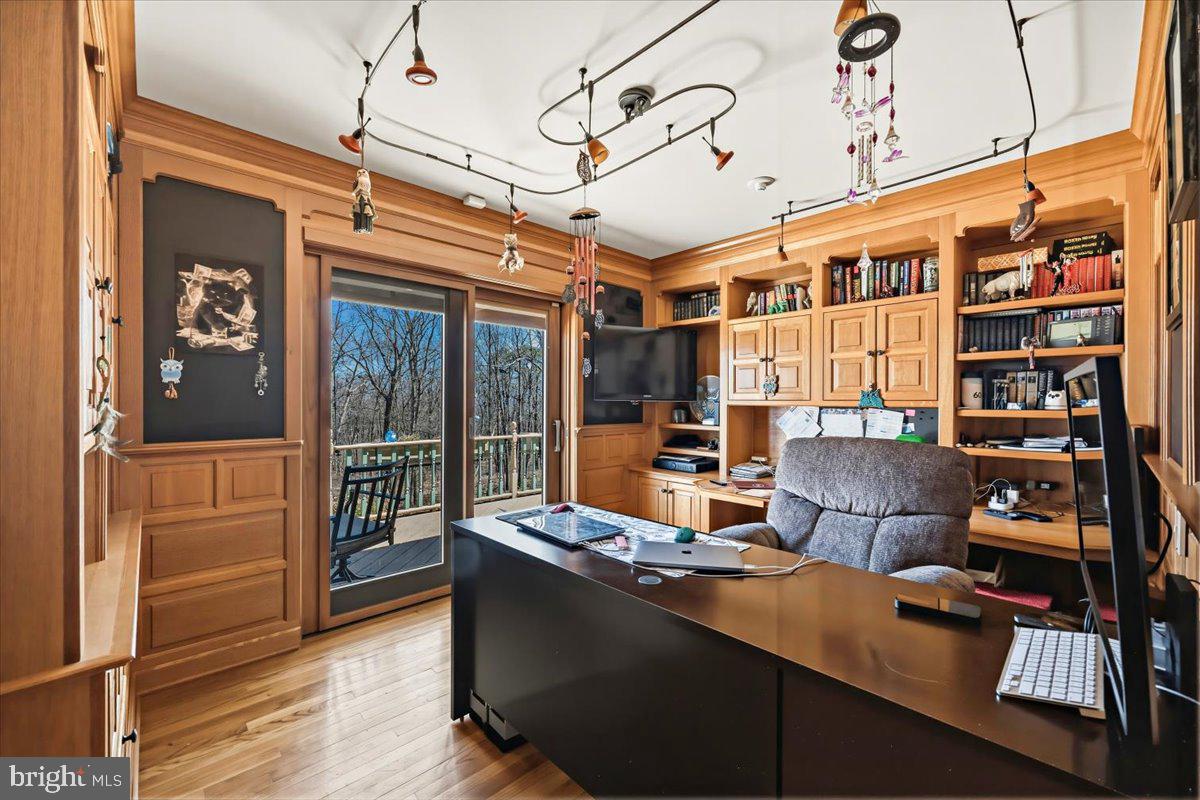 164 CHESTNUT OAK DRIVE