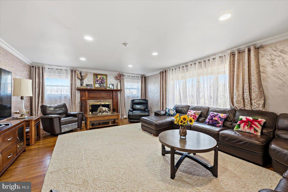 164 CHESTNUT OAK DRIVE