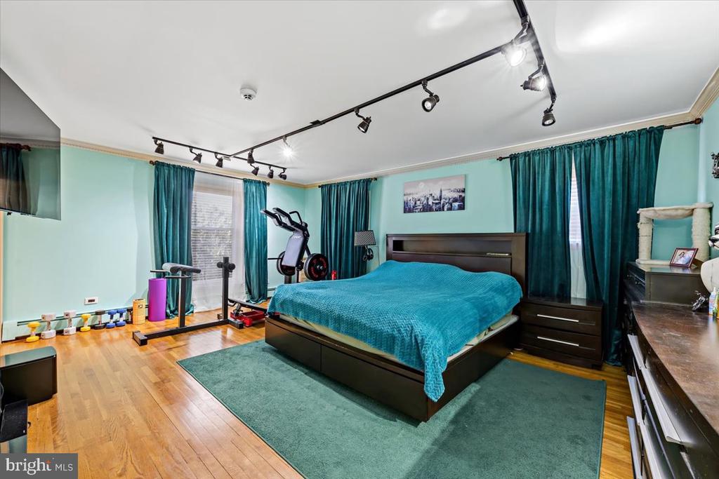 164 CHESTNUT OAK DRIVE