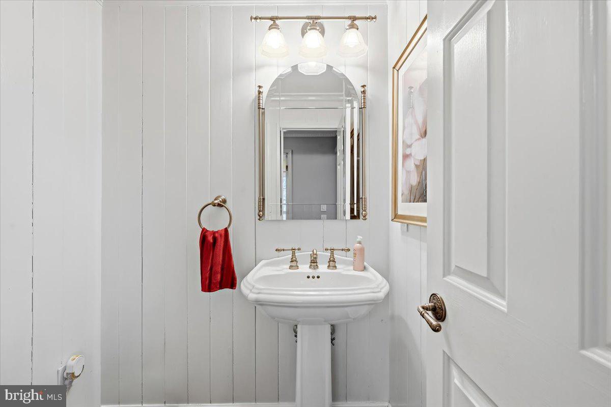 164 CHESTNUT OAK DRIVE