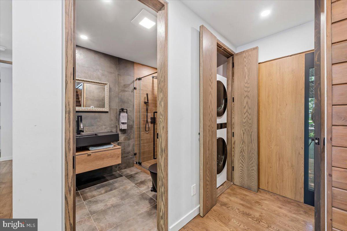 1142 OAKLAND PLACE