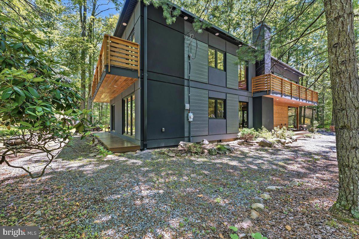 1142 OAKLAND PLACE