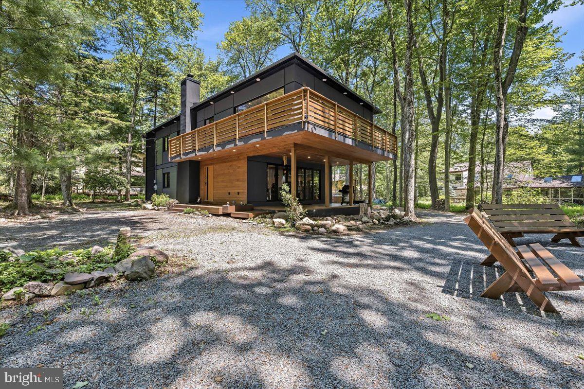 1142 OAKLAND PLACE