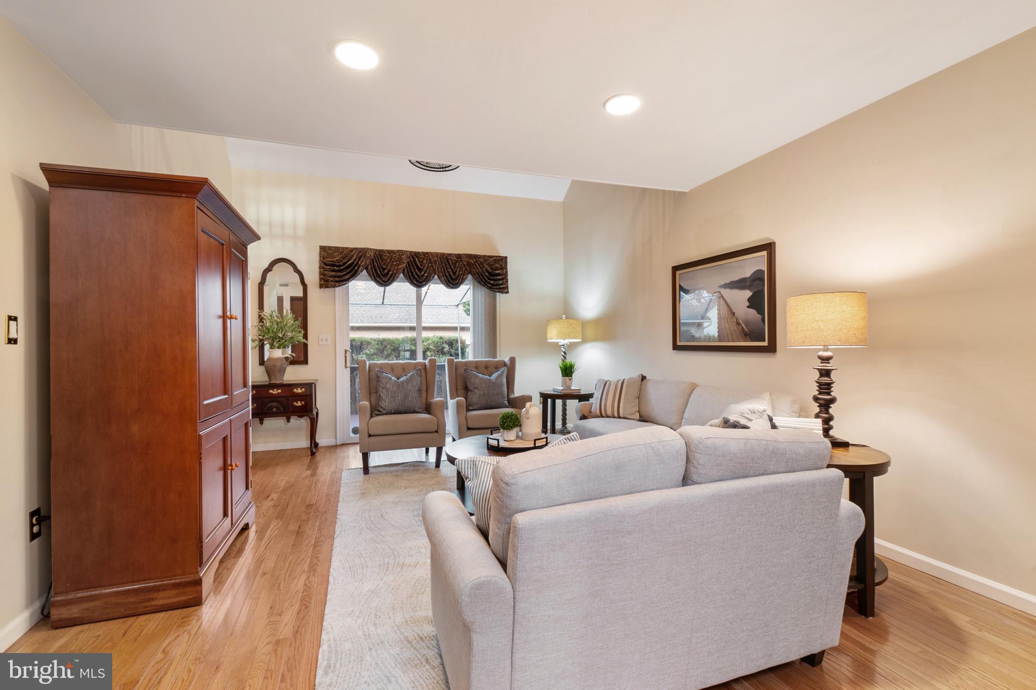 3246 Oakland Square Dr