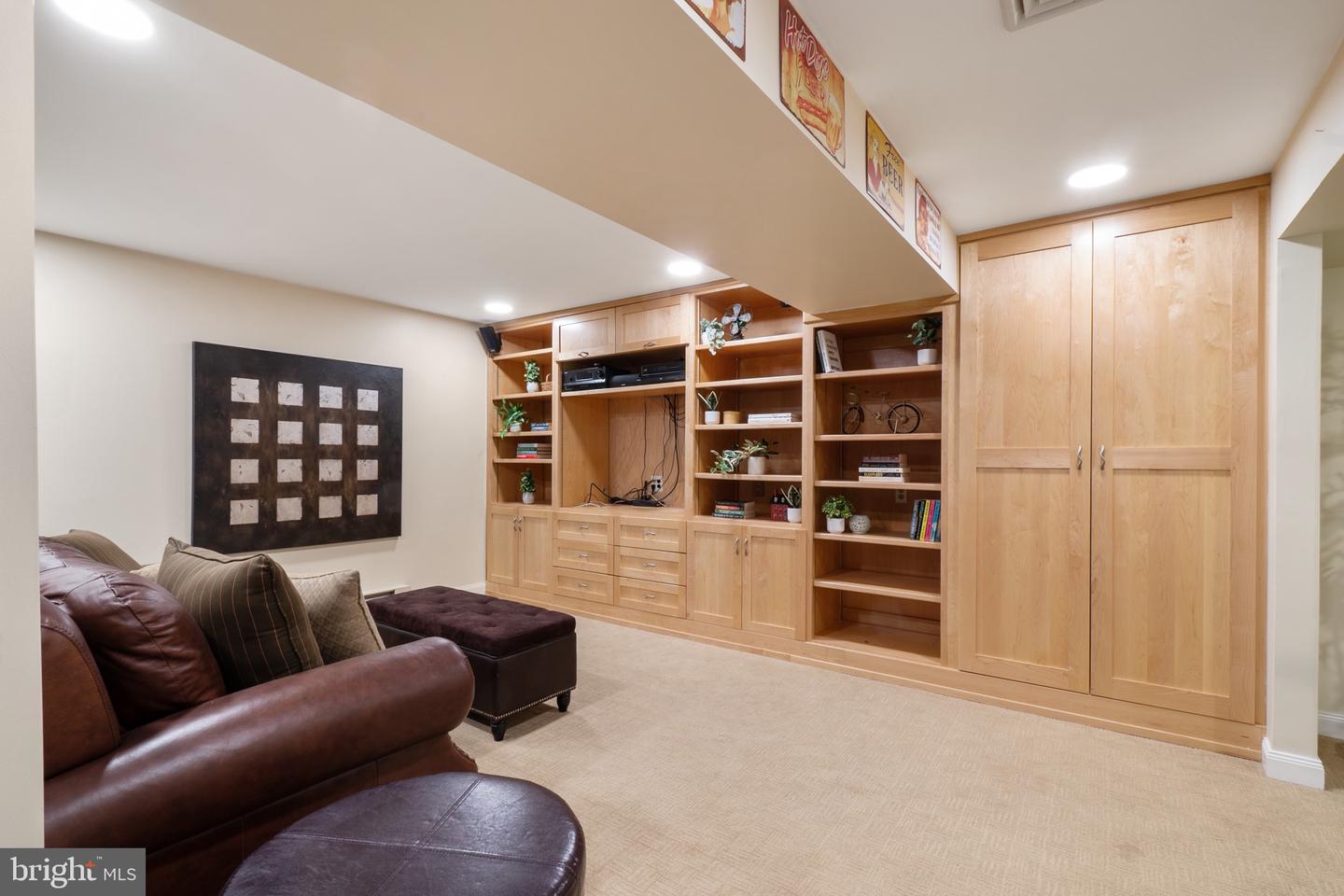3246 Oakland Square Dr