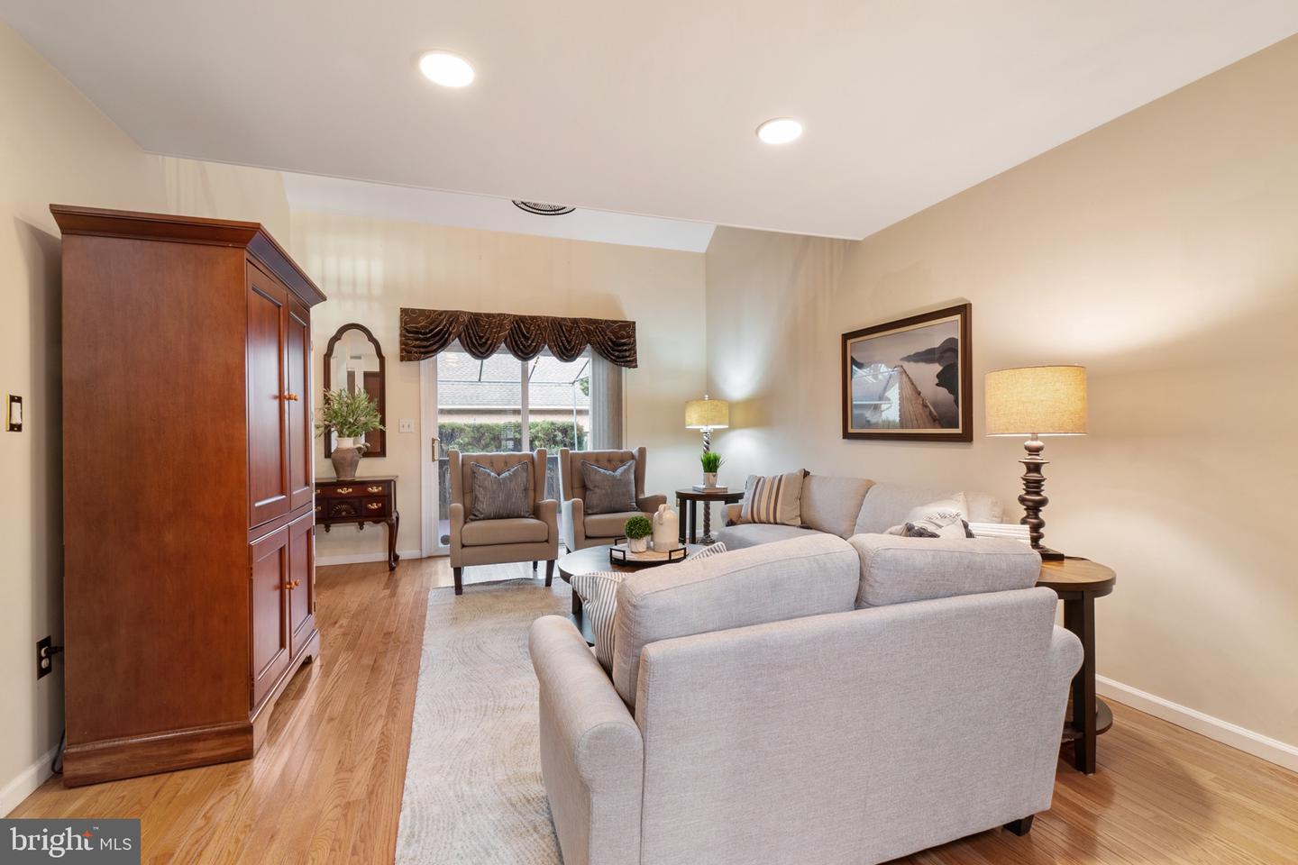 3246 Oakland Square Dr