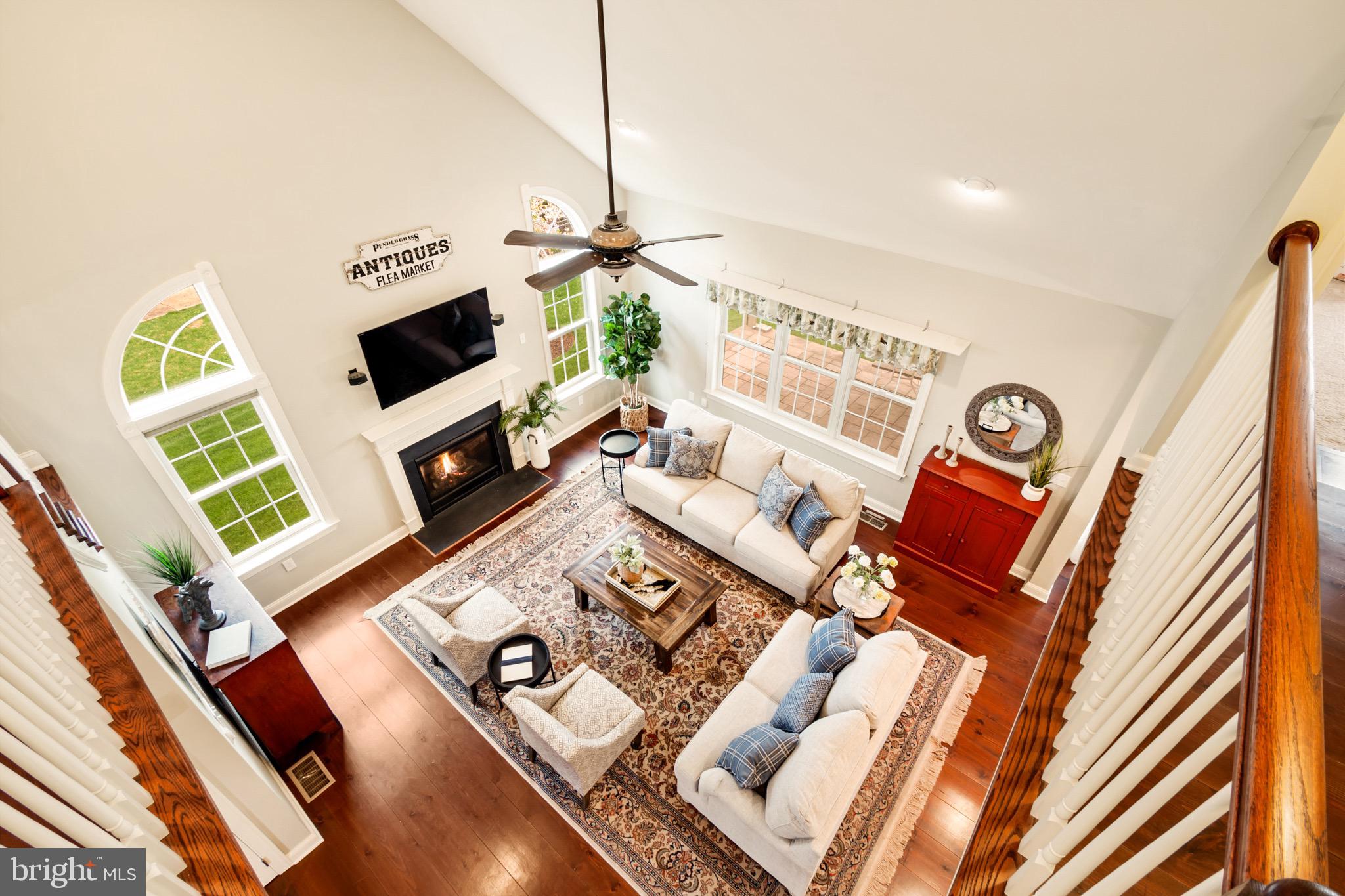 3915 White Barn Ln