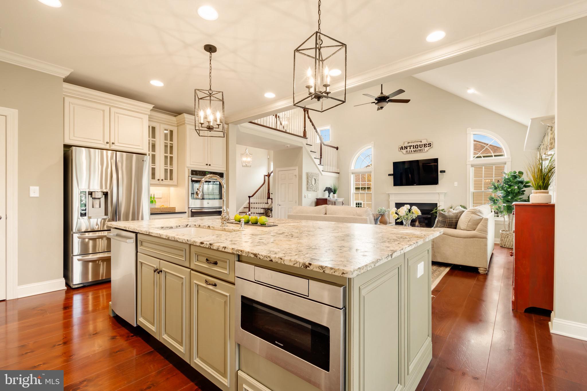 3915 White Barn Ln