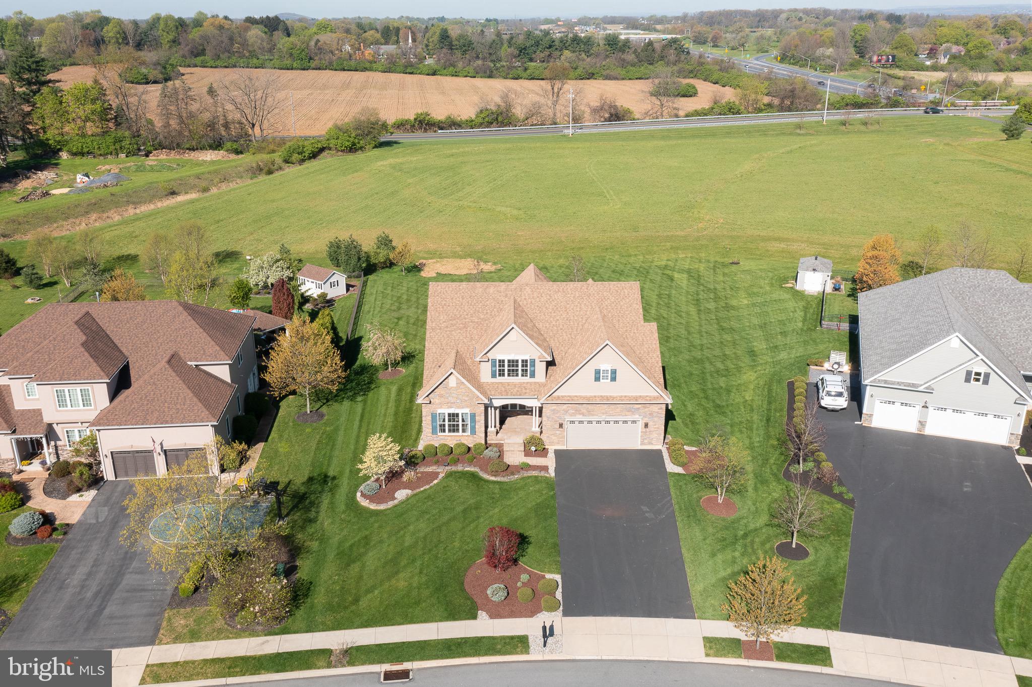 3915 White Barn Ln