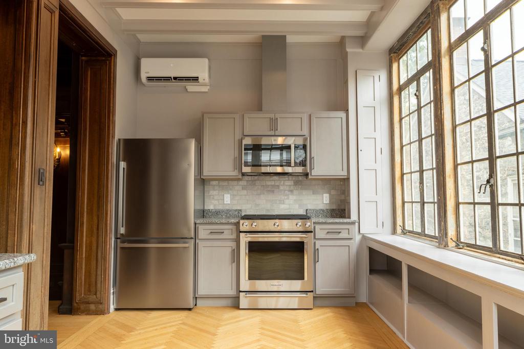 214 SPRING GARDEN ST #2B