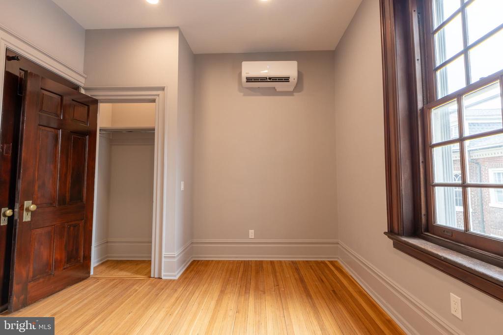 214 SPRING GARDEN ST #2B