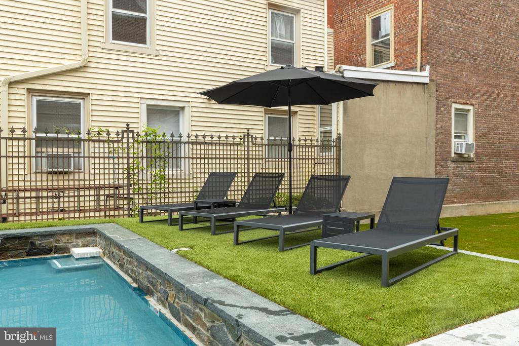 214 SPRING GARDEN ST #2B