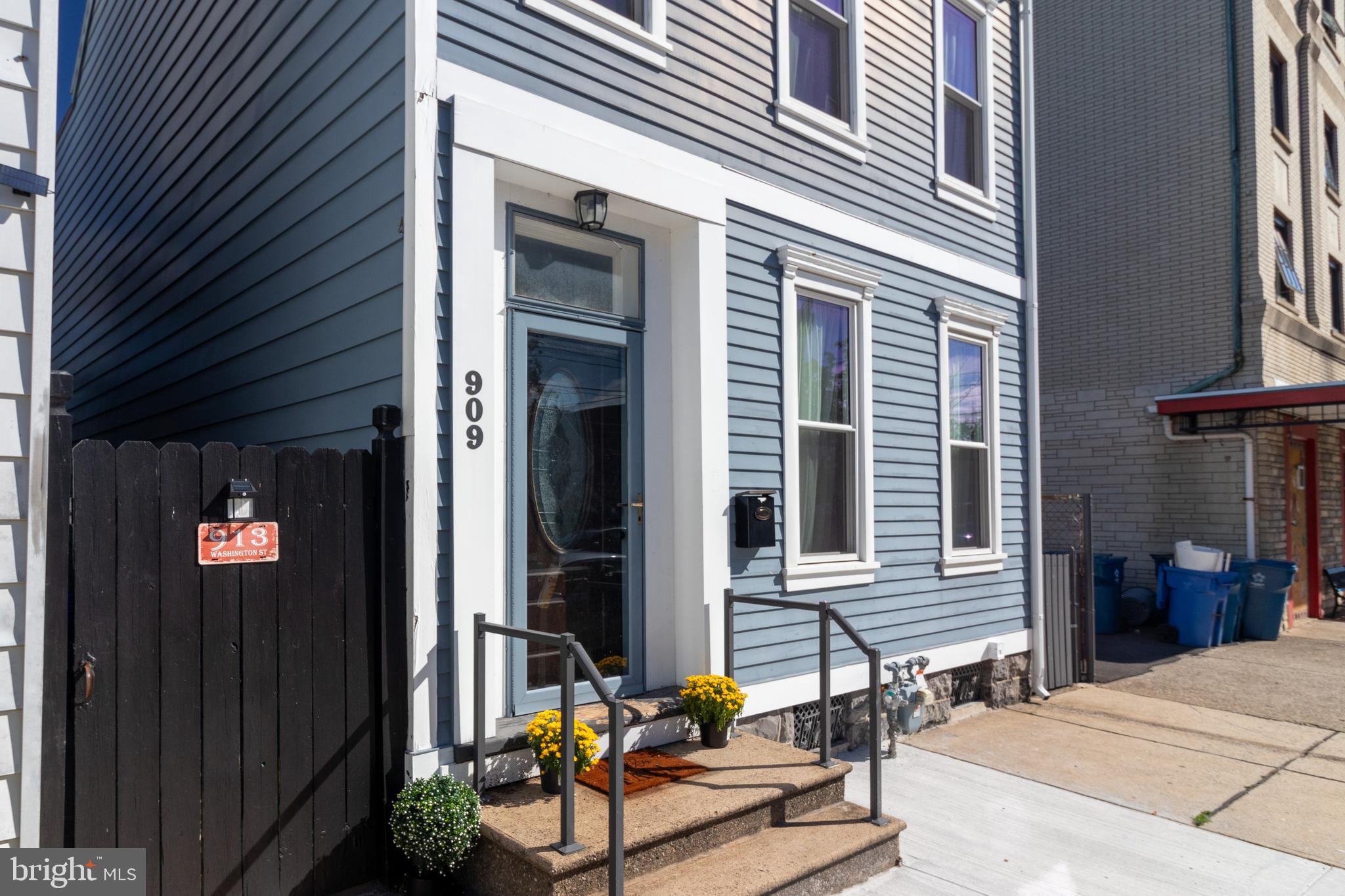 909 Washington St