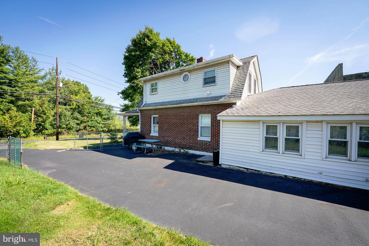 2270 Easton Rd