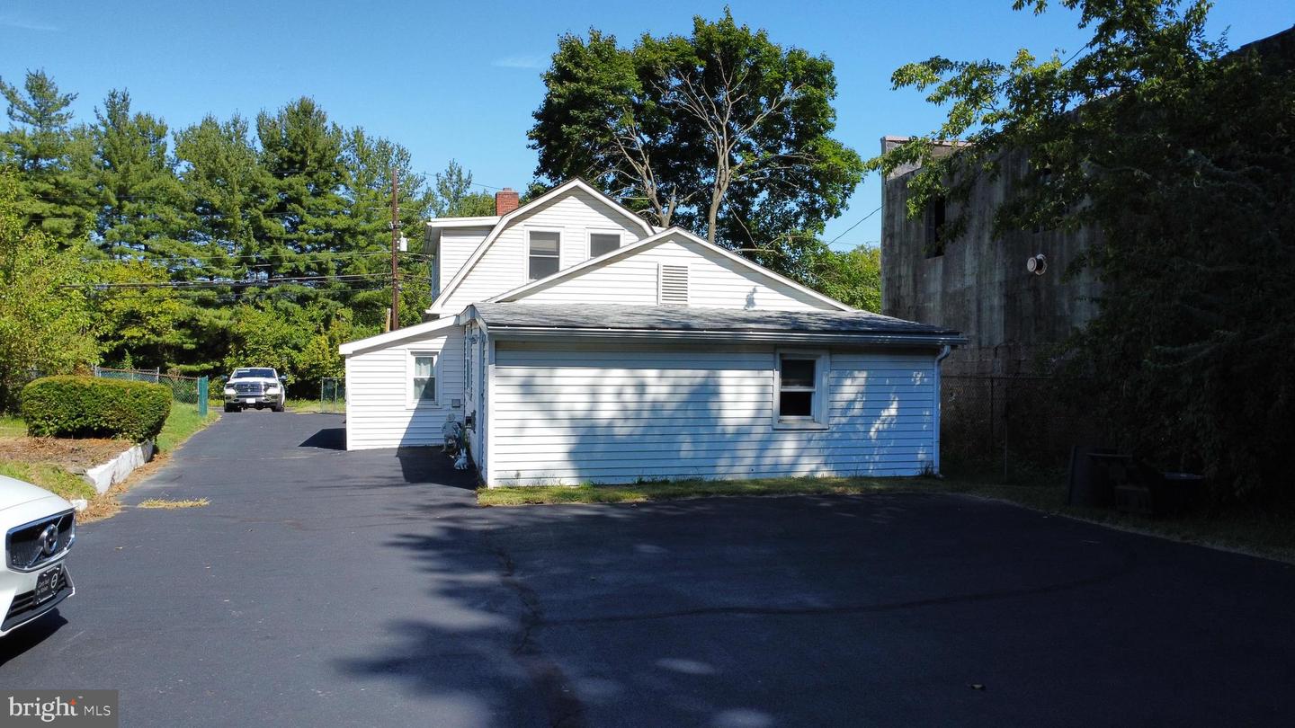 2270 Easton Rd