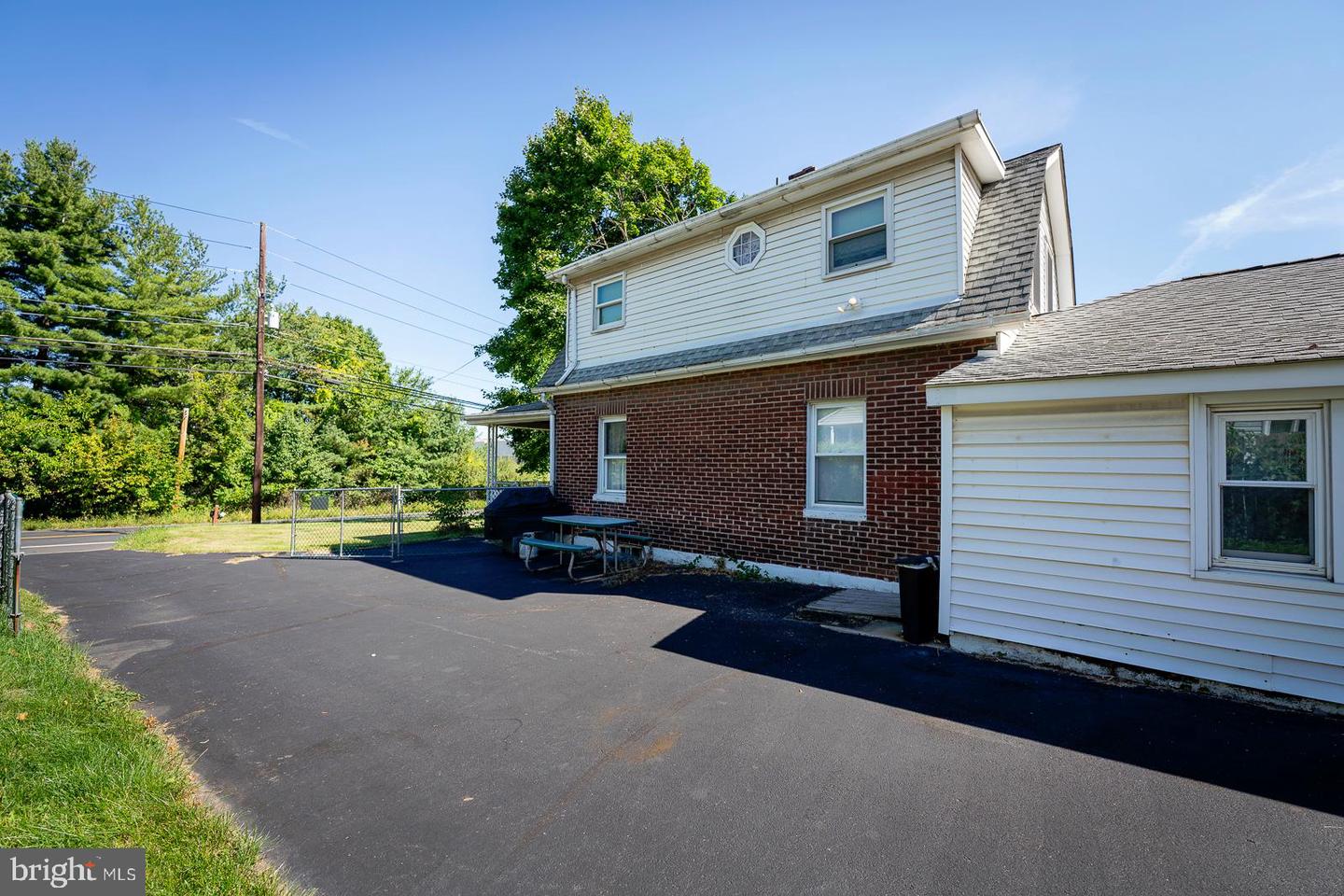 2270 Easton Rd