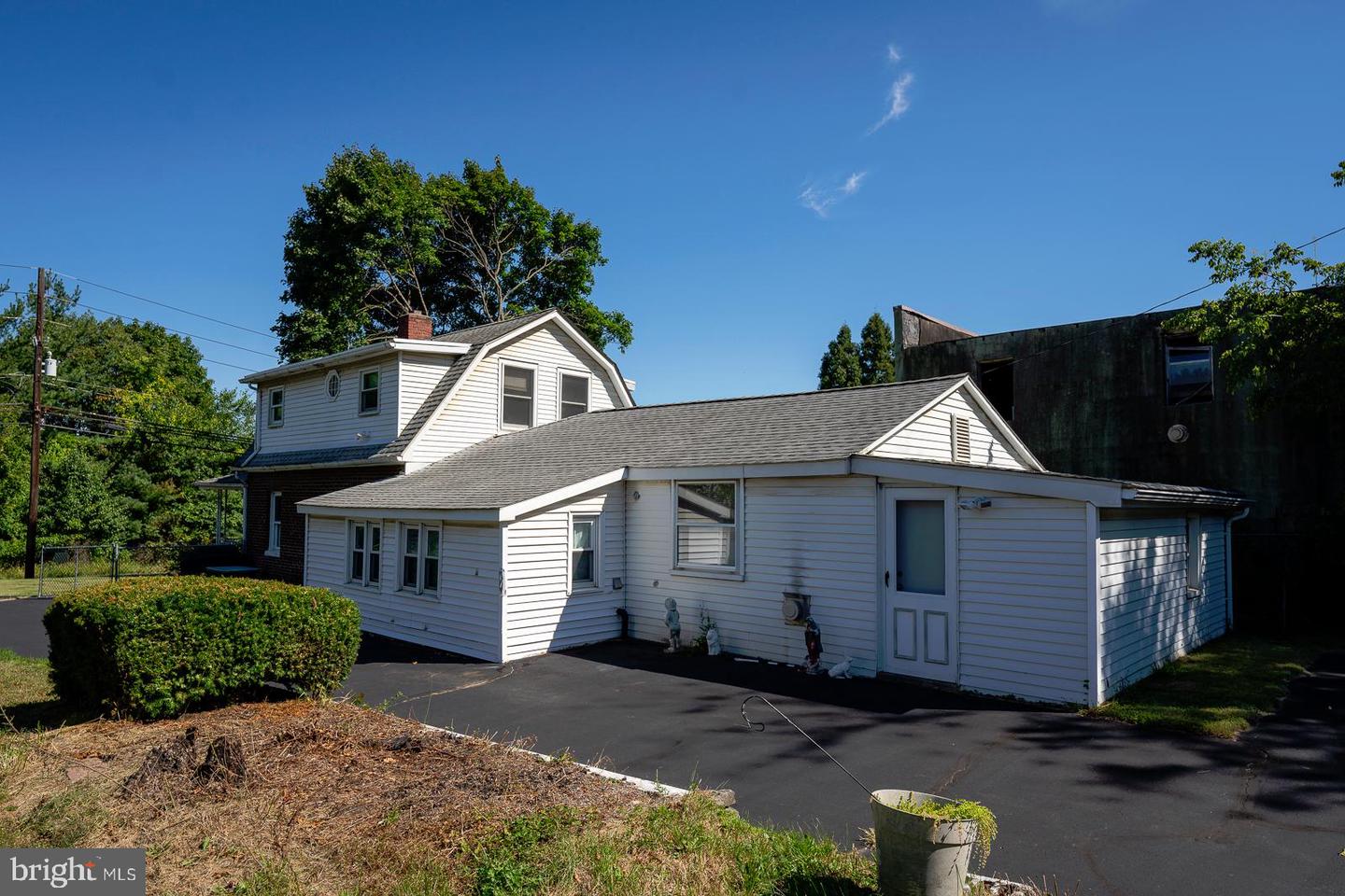 2270 Easton Rd