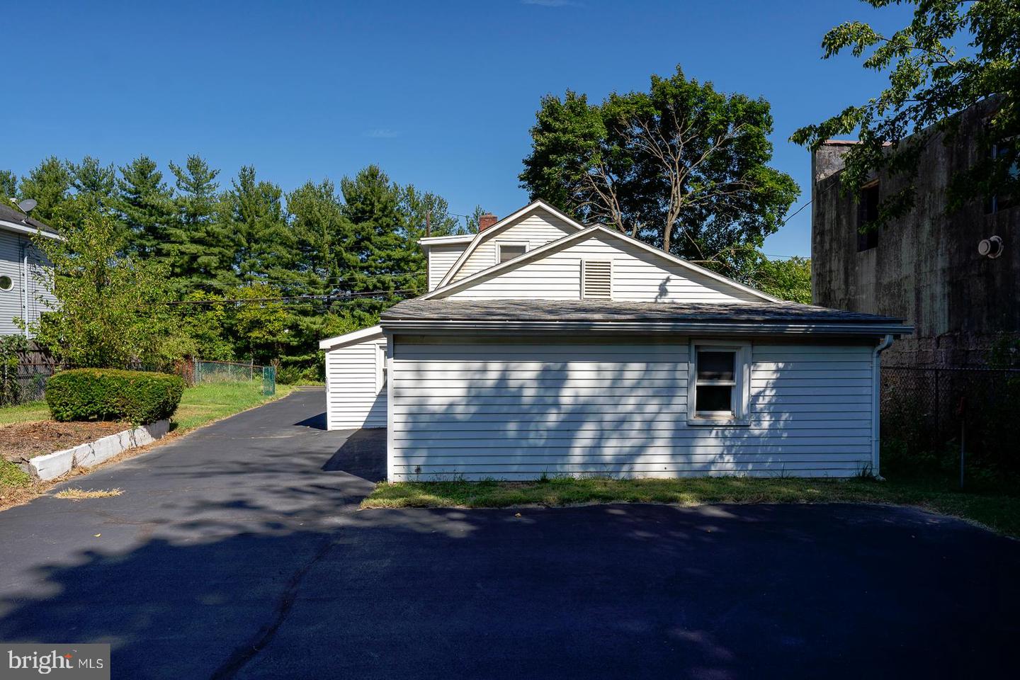 2270 Easton Rd