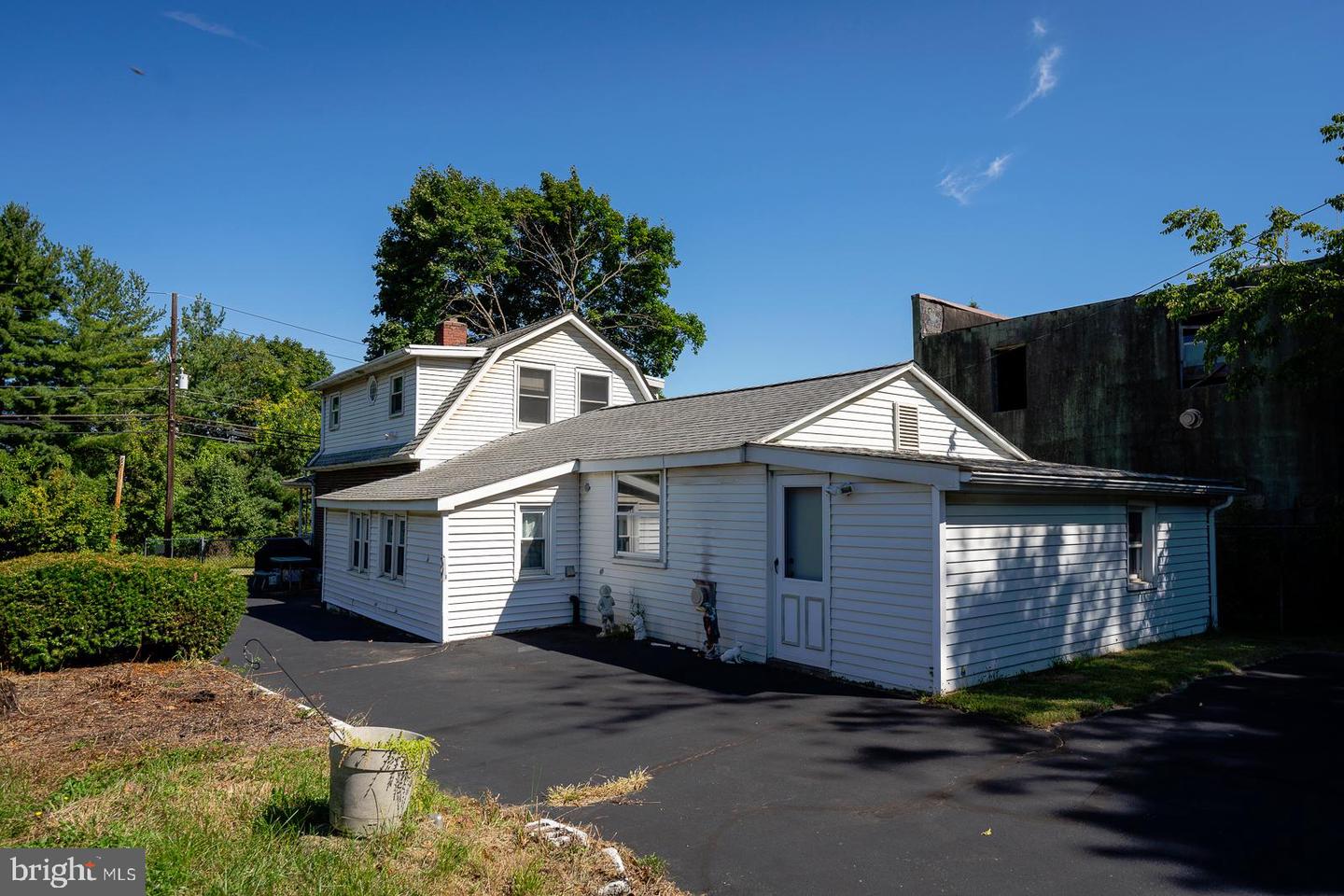 2270 Easton Rd
